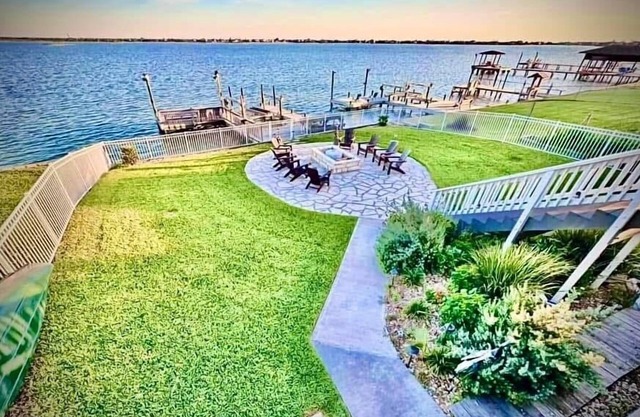 3 Story Custom Waterfront Home Private Dock Kayaks Jacuzzi Fishing