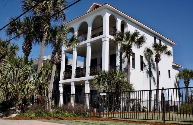 3 Story Gulf Front House w/Pool 2 Balconies Beach Views Free Golf Everyday!