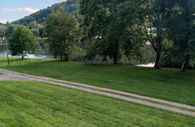 3 Story House on New River