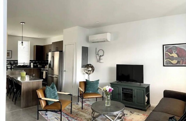 3-Story✿Townhome✿Walkable ✿ Heart of Southside