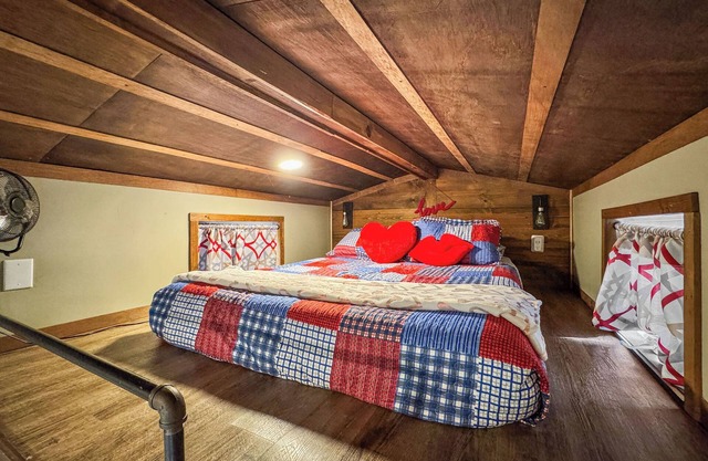 3 Tiny Town Romantic tiny home Animals Fire Pit