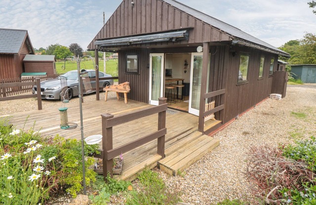 3 VALLEY VIEW LODGES, family friendly, with a garden in Helmsley