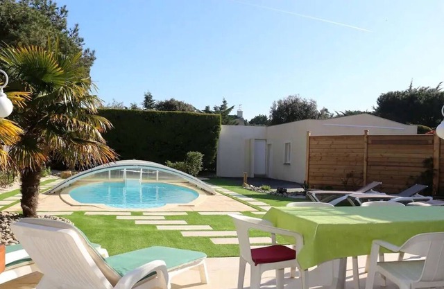 3* villa with swimming pool, beach at the end of the street !!!