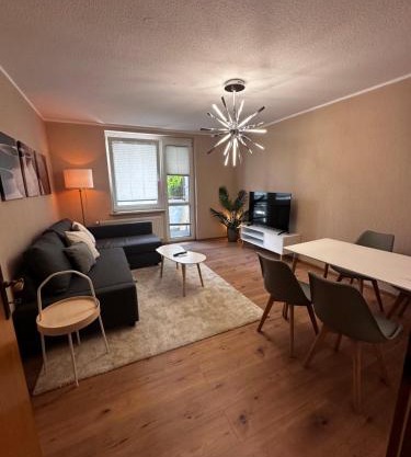 3-Zimmer Ferienunterkunft inkl Parkplatz und Balkon, mit Nähe zum See