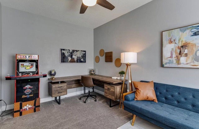 30+ Day Heaven! Pets! Garage! Fenced Yard! Parks!