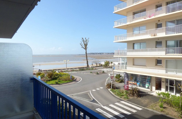 30 m from the beach, 4-person apartment with pet-friendly balcony