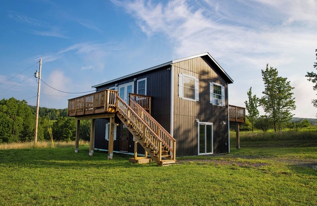 30 min to Cooperstown All Star Village 7 acres Creek Game Room Hot Tub