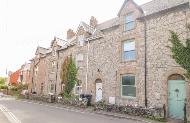 30 WEST STREET, pet friendly, character holiday cottage in Watchet