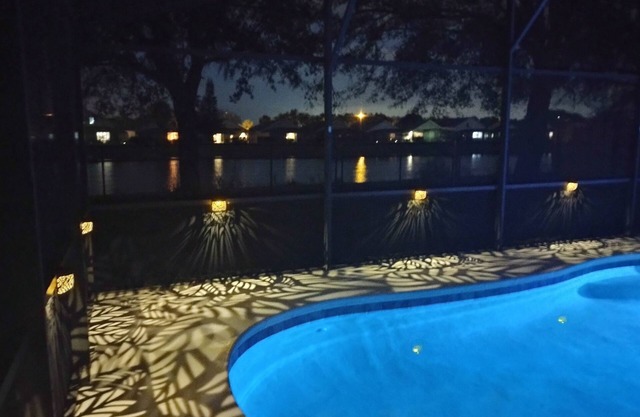 3000 sf fully fenced luxury waterfront home, private pool 15 min. from Disney!