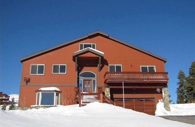3000sf 4BR+ Ski-in Ski-Out, Views & AC!