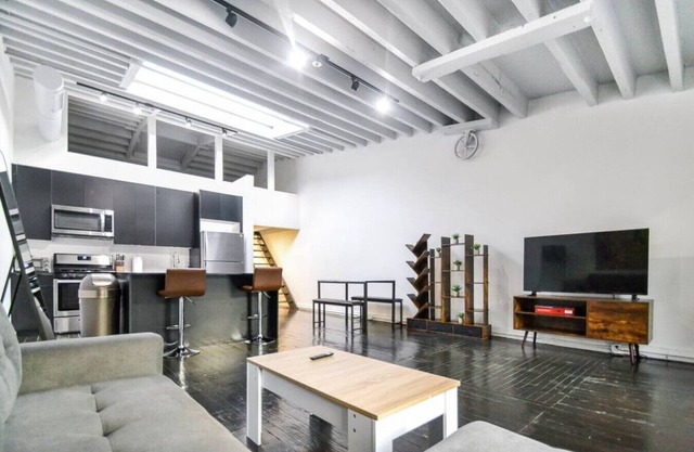 305 - BUILDING · EXCEPTIONAL 4 STORY TOWNHOUSE IN AAA LOCATION