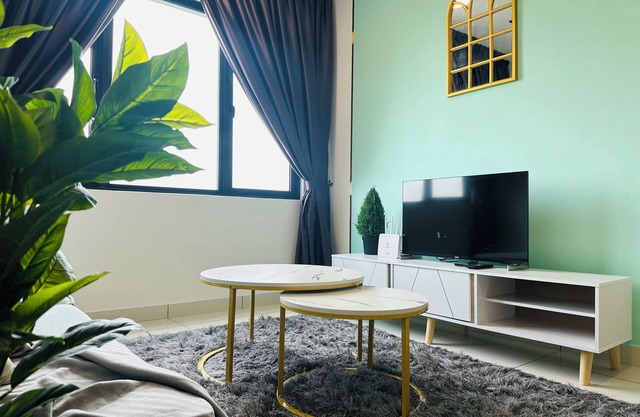 31 Family Suite 7pax 3 Rooms Velocity Mall IKEA Short Walk to MRT & LRT Malur