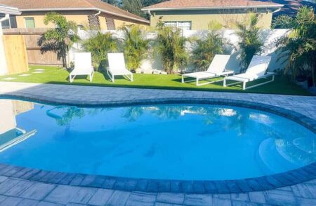 3321 W Walnut - Main · Walk to Raymond James Stadium! Tampa Pool Home!