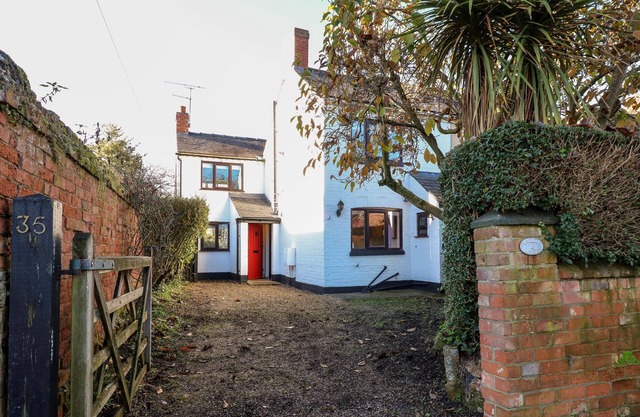 35 MAIN STREET, family friendly, character holiday cottage in Lowdham