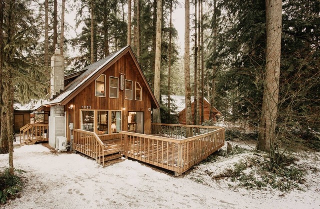 35SL - WIFI - A/C - Pets Ok - Fireplace - Sleeps 6 by RedAwning
