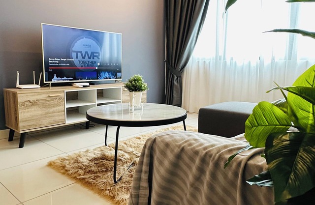 36 Family Suite 7 Pax 3 Rooms Velocity Mall IKEA Short Walk to MRT & LRT Maluri