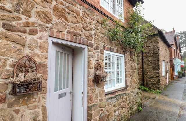 36 MAIN STREET, pet friendly, with open fire in Ticknall