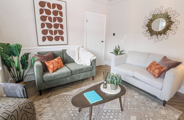 37 BERRY HILL LANE, pet friendly, with a garden in Mansfield