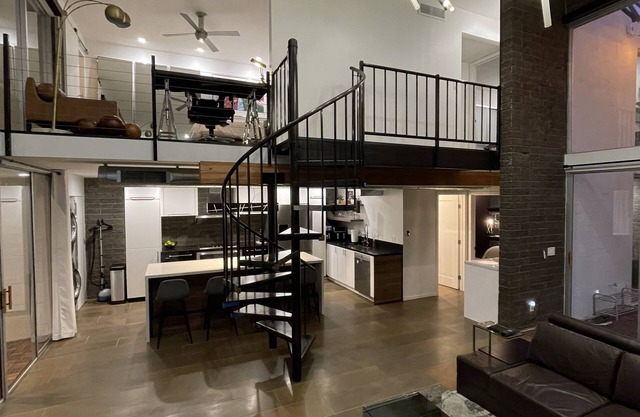 3b/2b "Beadle Box" Architectural Loft w/Doghouse + Golf