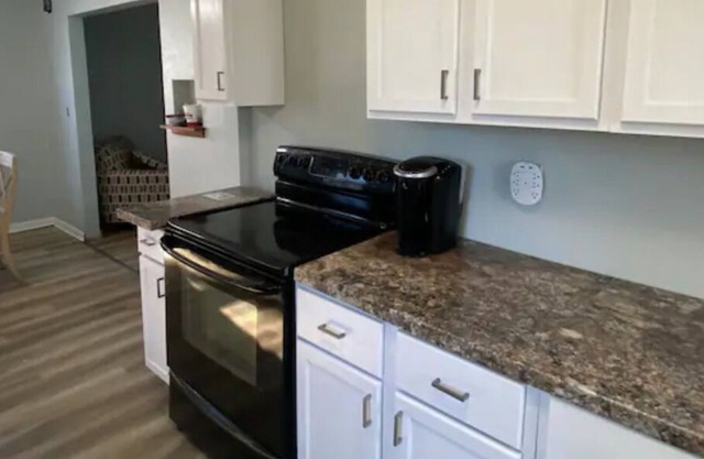 3BDRM+Pets+Fenced yard+Laundry In House