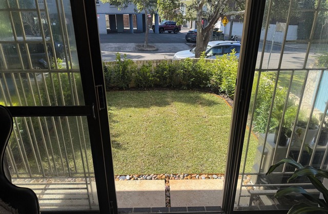 3bed 3bath with garden and patio and secure parking in Centennial Park - Central