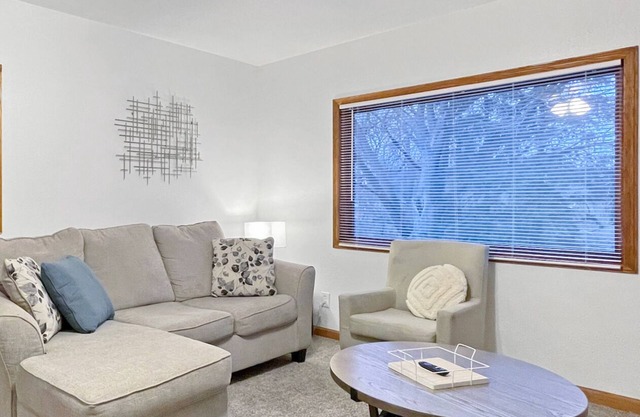 3Bed Cozy House in Quiet Neighborhood