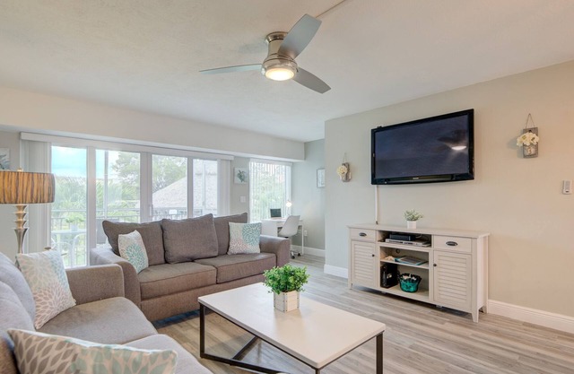 3bed vacation ocean side townhome 2pools,marina,lagoon,golf cart,bikes,kayaks