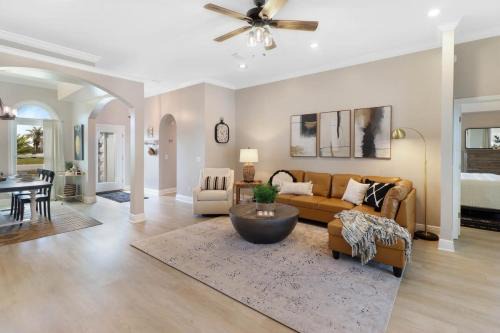 3Blk2Beach-HeatedPool-GolfCart4-6-5BR-3Bath-Slps14