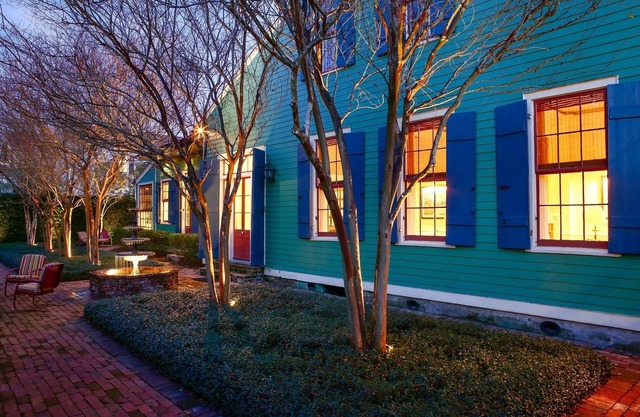 3BR/2BA - Gorgeous 1838 Creole Cottage, Gorgeous Designer Renovation, Hip Local