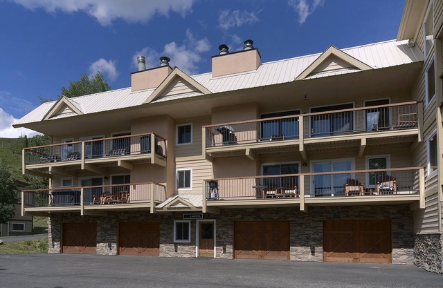 3br/2Ba,Mt view,hot tub,free shuttle!nSummer is on the way!