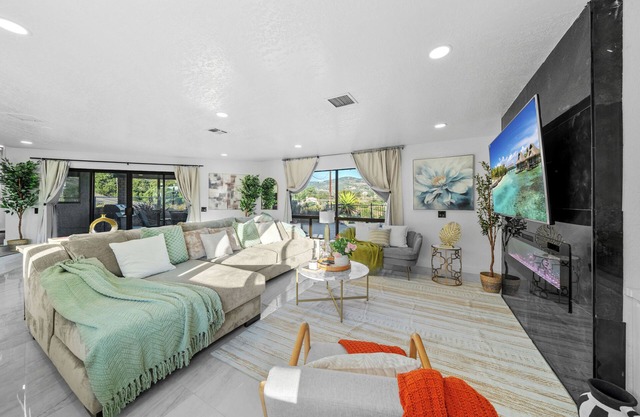 3BR/2Bth Mountain View, 2500 sqft, King Bed, Garage