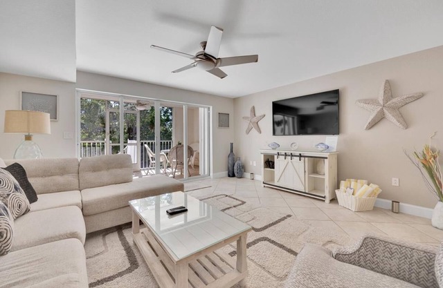 3BR/3.5BA Mariner's Club Townhouse 703 with Oasis Pool, Marina, Game Room & More