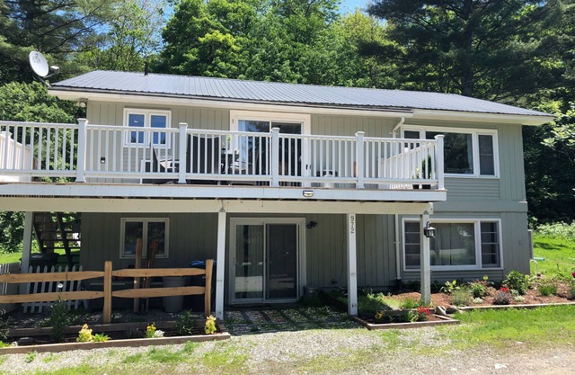 3BR Apartment in beautiful Waitsfield close to skiing, shopping, dining, hiking