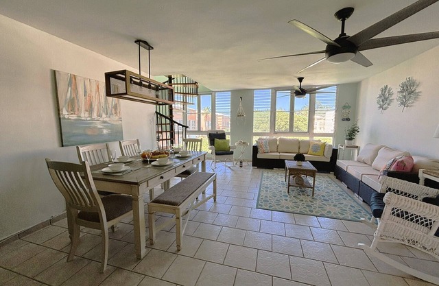 3BR Beach Condo w/Pool, Games & Beach access. Family Friendly!