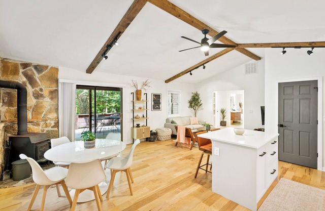 3BR Cabin Getaway: Hike & Swim Nearby! Modern, dog-friendly, wi-fi + king suite