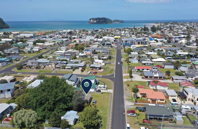 3BR Family-Friendly Home, Steps from Shops & Beach