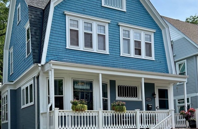 3BR house. East Side very near lake, beach, shops; central AC; driveway parking!