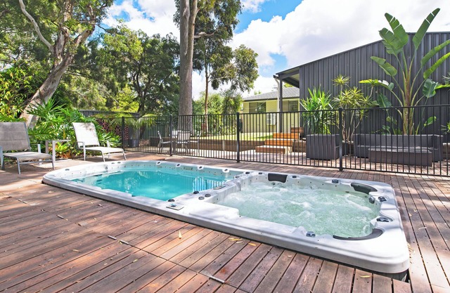 3BR Modbury Retreat with Pool, Spa, BBQ, and Projector Room – Perfect for Families and Groups