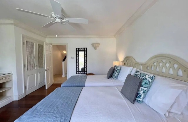 3BR Multi Level Luxury Villa w/Pool