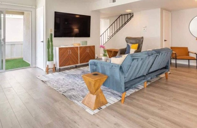 3BR Townhouse in Prime Manhattan Beach Location