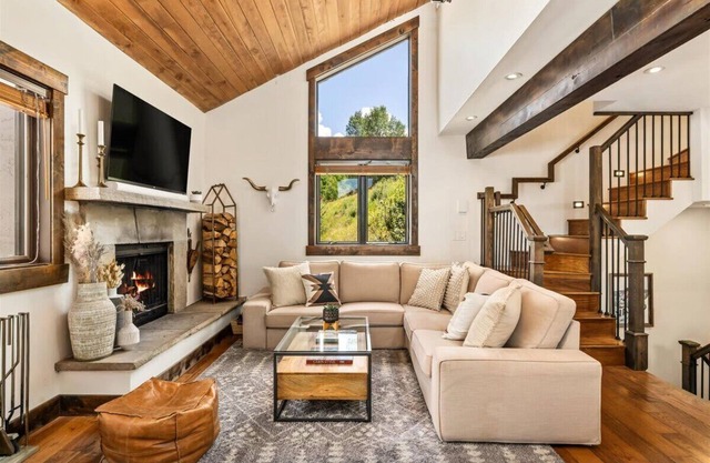 3BR Townhouse Near Resort: Pool Golf course Tennis