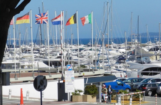 3P04 BEAUTIFUL 3-ROOM SEAFRONT APARTMENT