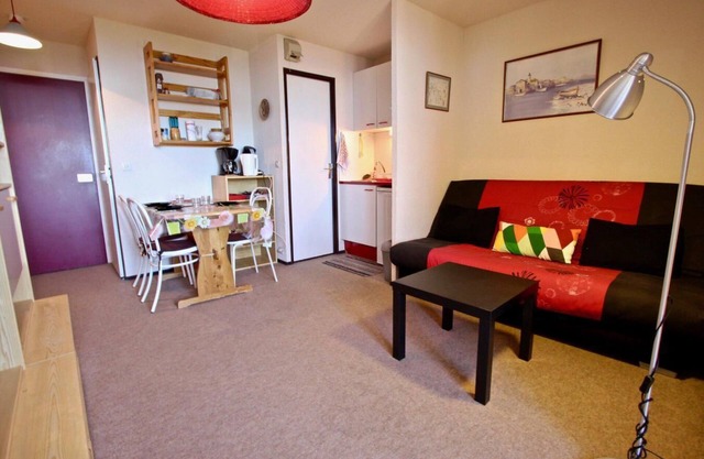 3rd floor, balcony, tv, ski locker, 23m², Chamrousse