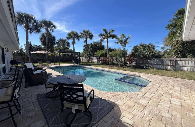 4/3 Home on A1A with private beach access WiFi, fitness room & heated pool