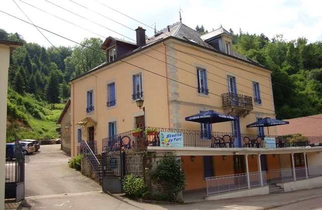 4 Apartments - Gîtes (4/5 people) and 4 Studios (2 people)