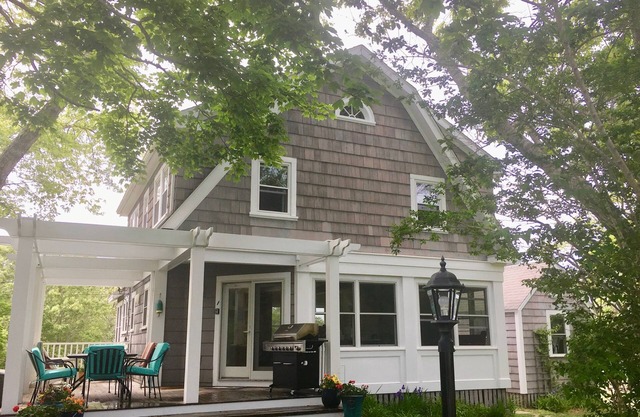 4 B/R home on the water with breathtaking views on a quite cul de sac