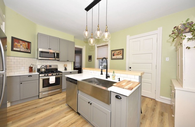 4 bd Victorian, close to downtown, great for groups and family gatherings