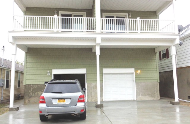 4 bdr 3 bath condo short walk to Beach, Boardwalk, Bay, and Water Park.