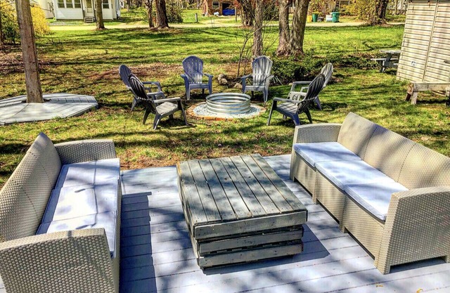 4 BDRM House Sleeps 11 in the Heart of Geneva on the Lake