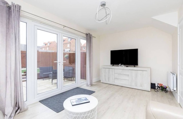 4 Bed 3.5 Bath - Free Parking | Free WiFi | 2x En-suite Bedrooms | Self Check-in